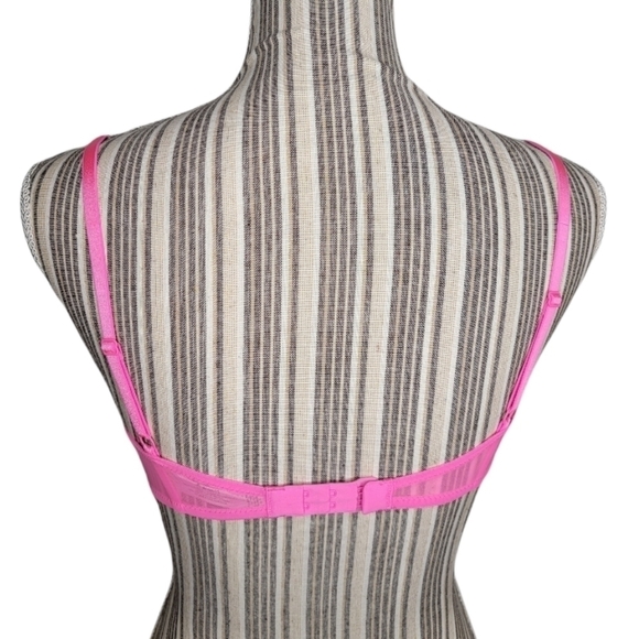 Victoria's Secret Balconet Underwire Bra - Picture 4 of 9